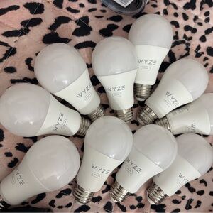 12 pack Wyze Smart LED Bulbs - COLOR
